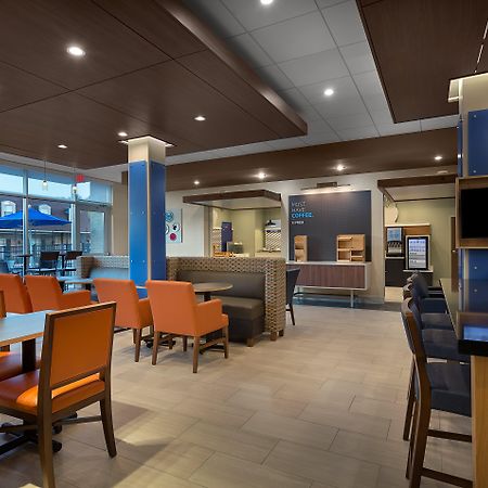 Holiday Inn Express & Suites - Fayetteville South By Ihg Exteriér fotografie